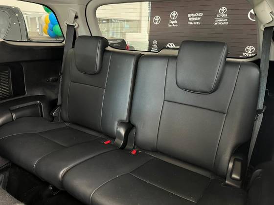 TOYOTA HILUX SW4 2.8 D-4D TURBO DIESEL SRX PLATINUM 7L 4X4 AUTOMÁTICO
